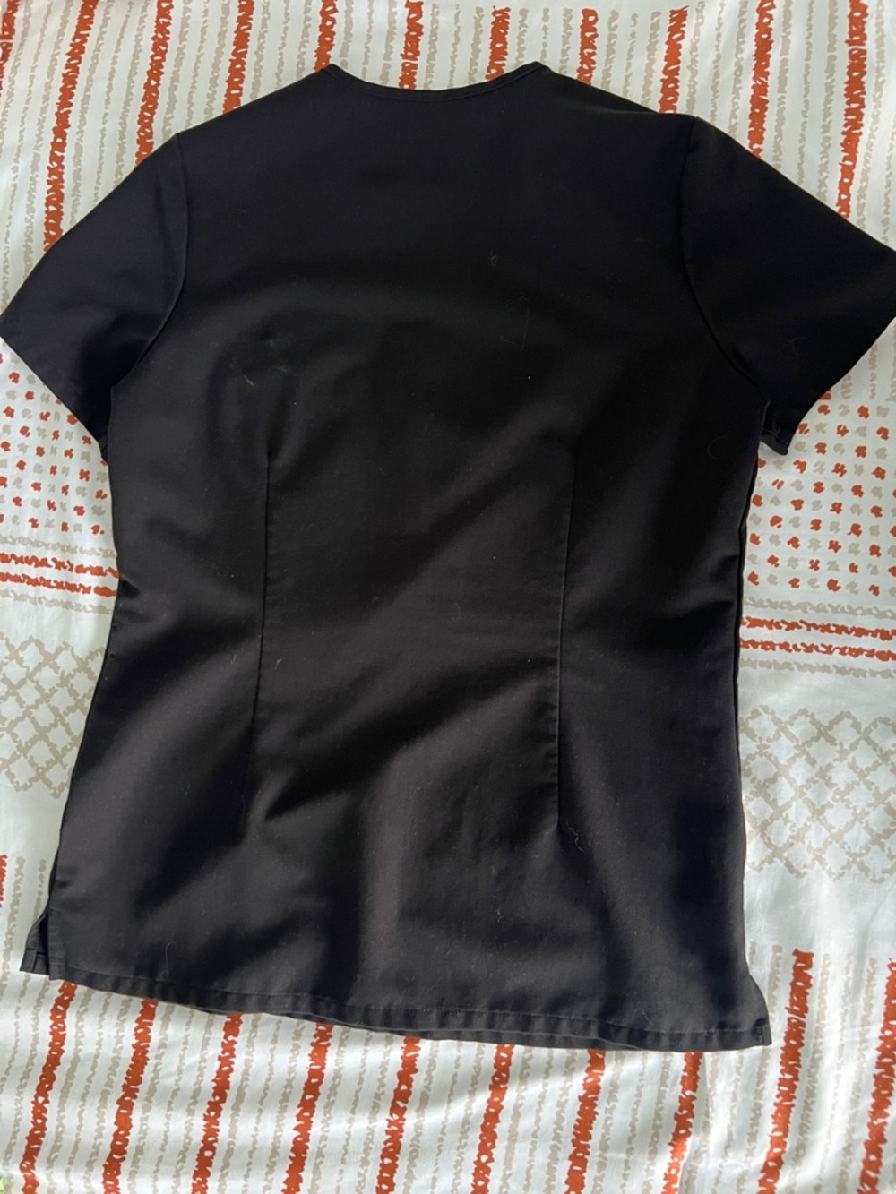 FIGS Women’s Black V-Neck Short Sleeve Scrub Top - Picture 2 of 3